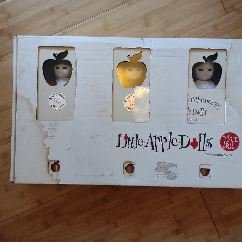 Little apple dolls